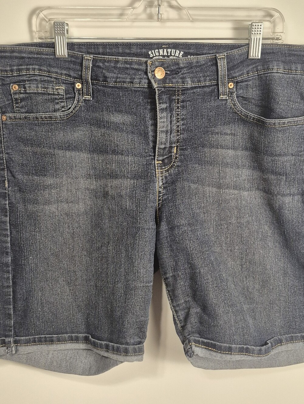 Levi's Signature Modern Bermuda Shorts Women's Size 14 W32 Dark Wash Denim Cuf